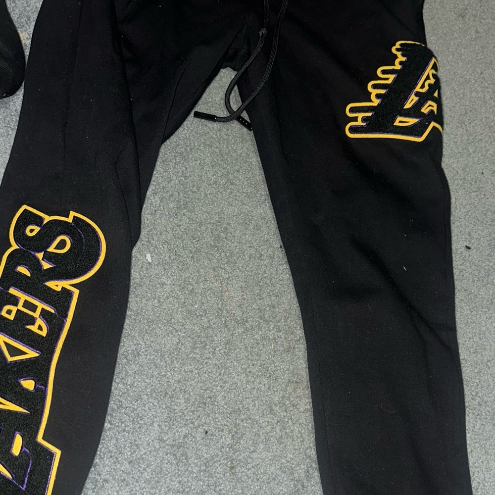 Men's Black Lakers Joggers - Picture 3 of 3